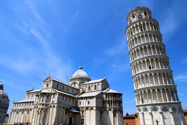 Transfer Florence to Rome via Pisa