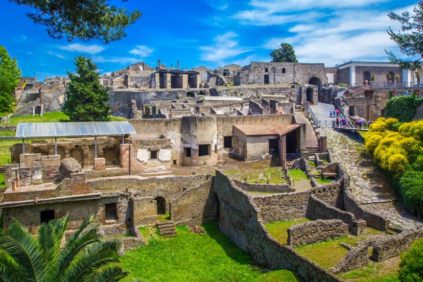 Private tour Pompeii, Sorrento and Positano from Naples Port