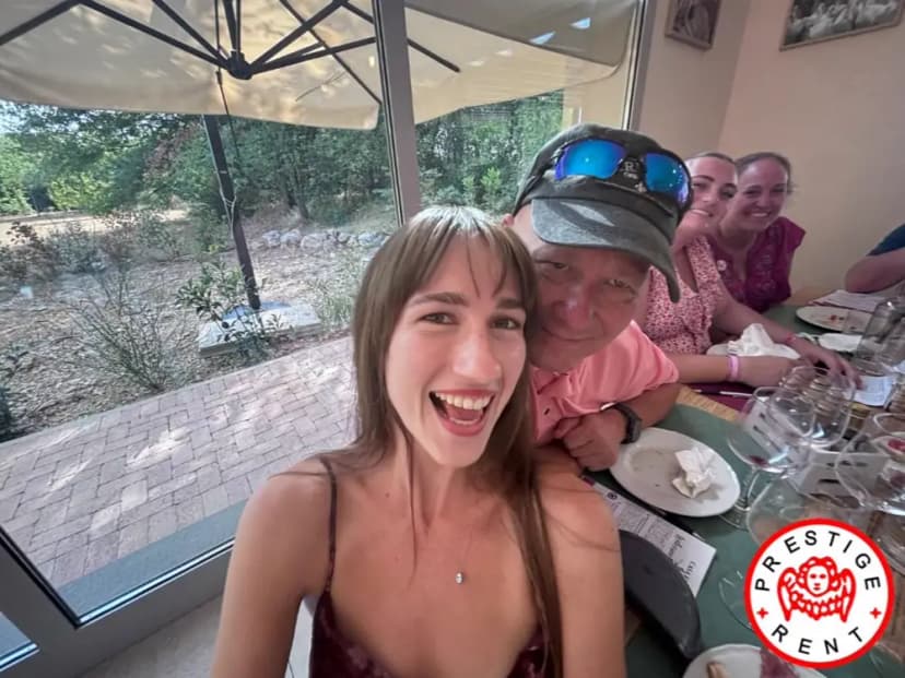 Tour guests enjoying the traditional Tuscan lunch at the family-run winery