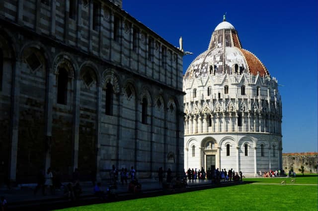 Transfer Florence to Rome via Pisa