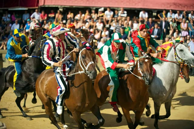 Transfer Florence to Rome via Siena