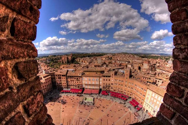 Palazzo Pubblico overlooking Piazza del Campo in Siena