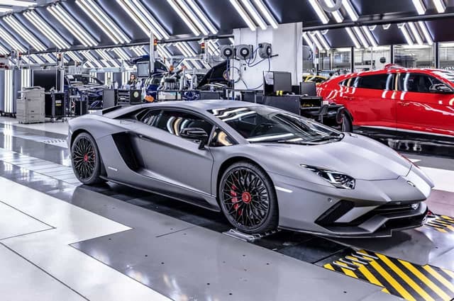 Transfer Florence to Milan via Lamborghini Museum/Factory