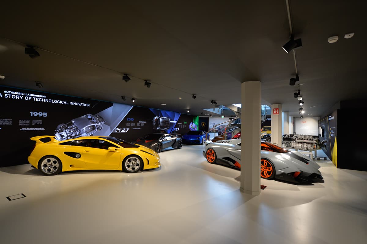 Transfer Florence to Venice via Lamborghini Museum/Factory