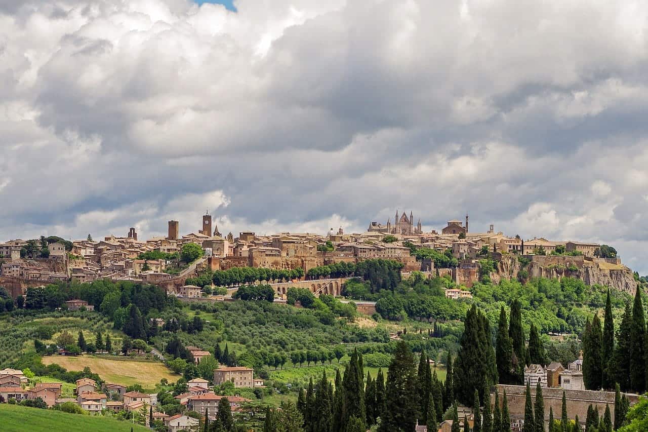 Private tour Bagnoregio & Orvieto from Civitavecchia (Rome) Port