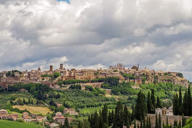Private tour Bagnoregio & Orvieto from Civitavecchia (Rome) Port