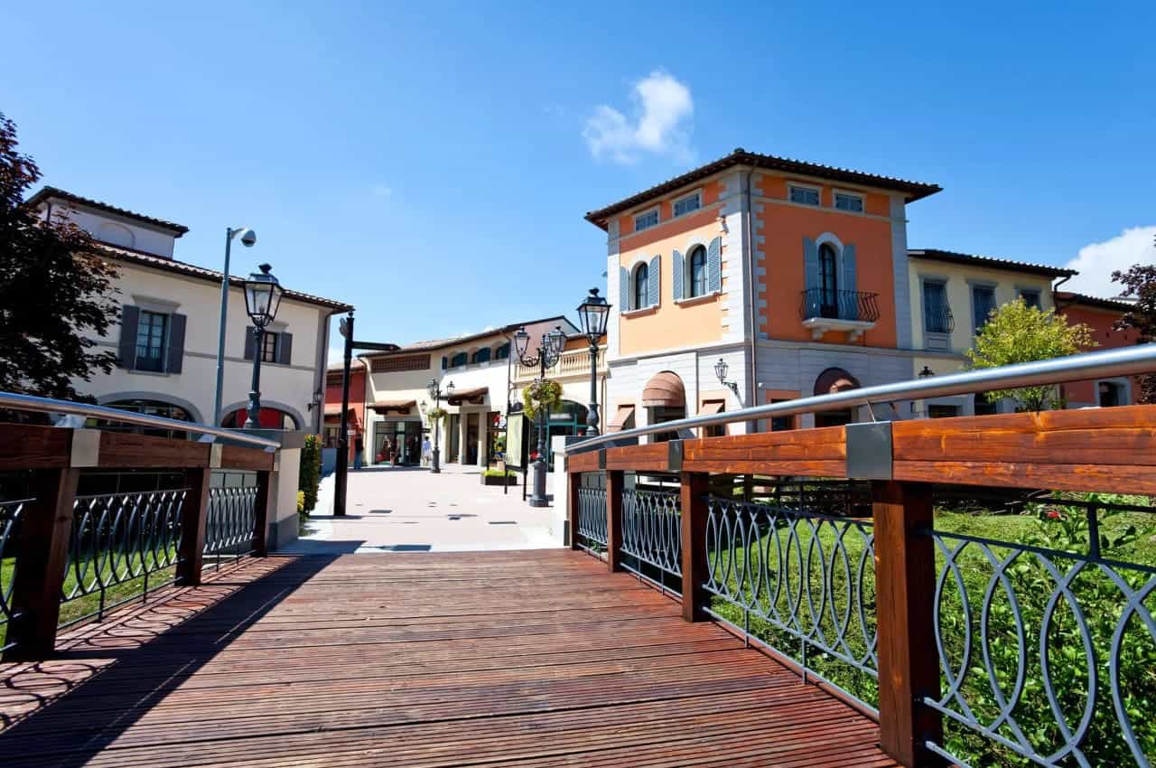 Transfer Florence to Milan via designer Outlet Stores