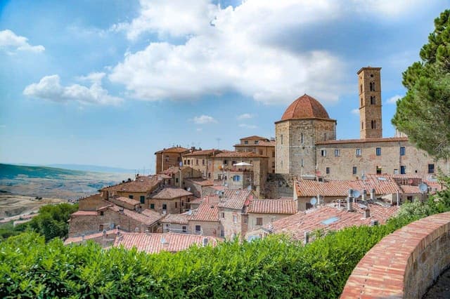 Private tour to San Gimignano and Volterra