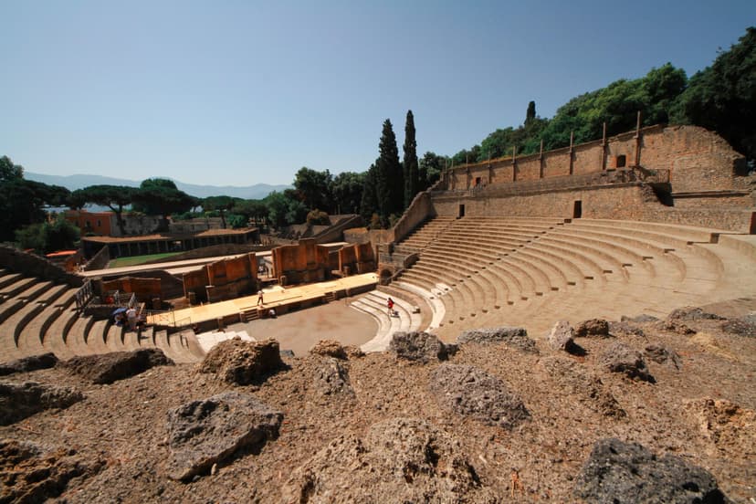 Private tour Pompeii, Sorrento and Positano from Naples Port